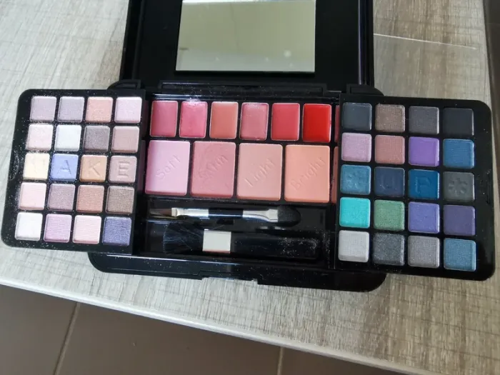 Lot maquillage - photo numéro 4