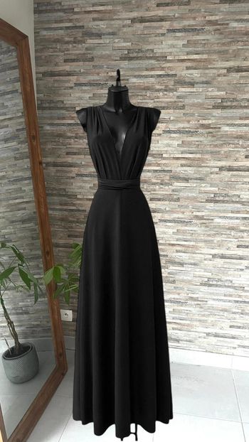 Robe noire glamour positions multiples dos nu