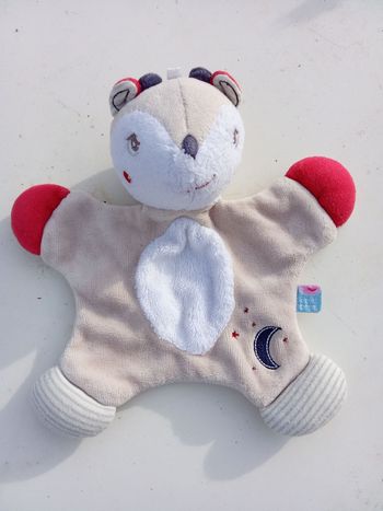 Doudou renard beige, blanc, rouge sucre d'orge, broderie lune