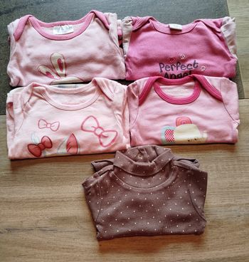 Lot de bodies 6 mois