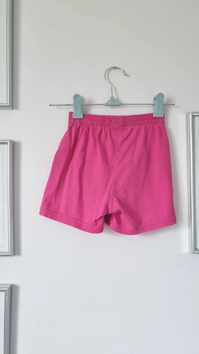 Lot tunique coeur C&A taille 98 et short domyos 98-104 =4ans - photo numéro 6