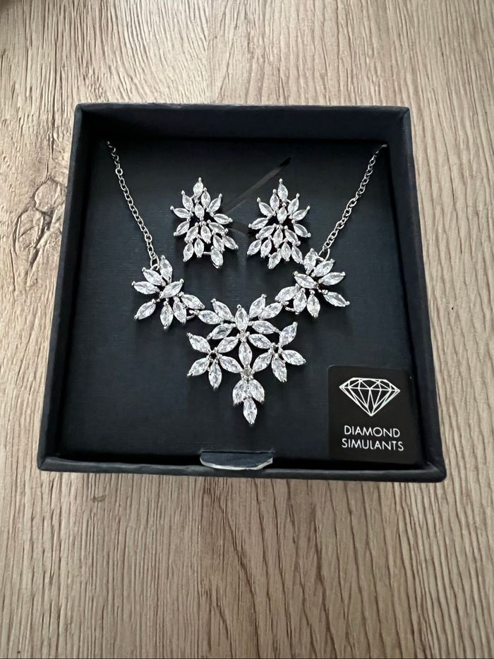 Boucle d’oreille et collier