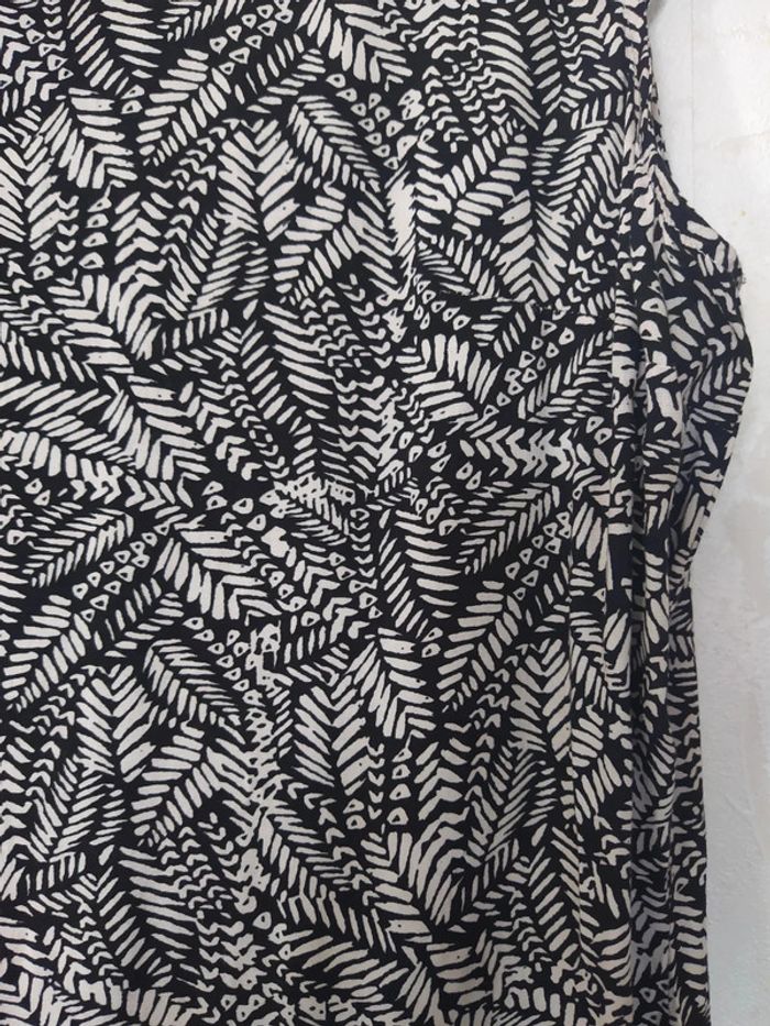 Robe fluide imprimé beige et noir volant - photo numéro 2