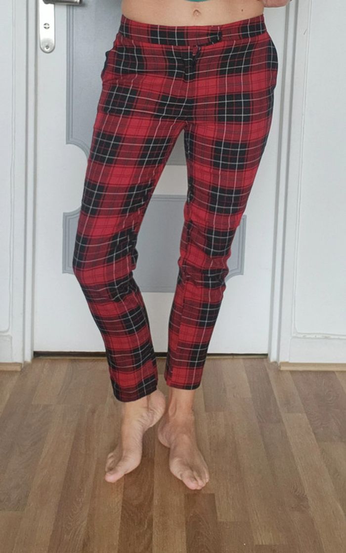Pantalon a carreaux rouge et noir Taille 36