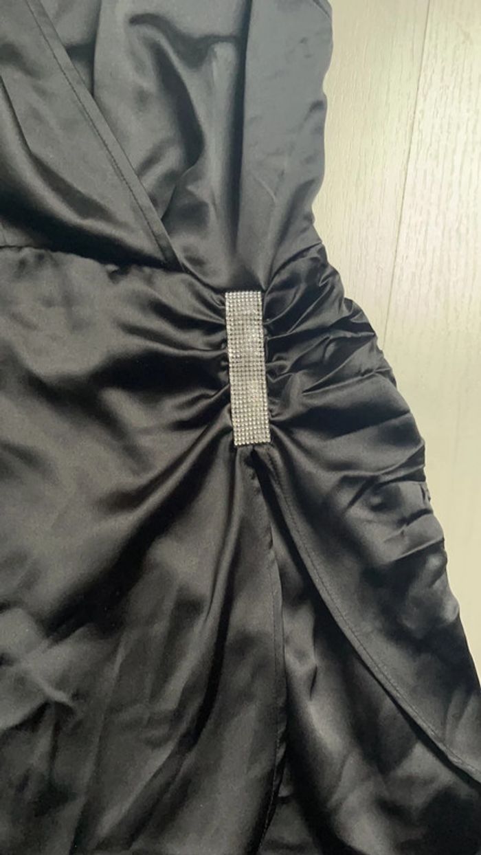 Robe noire avec strass - photo numéro 2