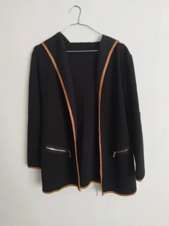 Veste bicolore à capuche