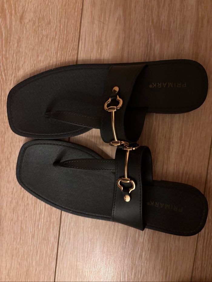 Claquettes noirs et dorés - photo numéro 2