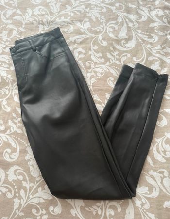 Pantalon simili noir Kiabi