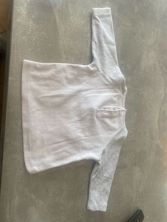 Très joli, haut légèrement me tenait en très bon état, marque tex baby, taille neuf mois - photo numéro 7