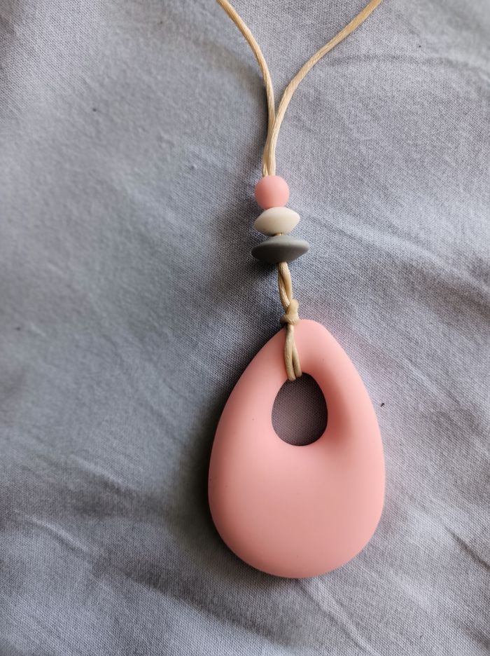 Collier d'allaitement en silicone - photo numéro 3