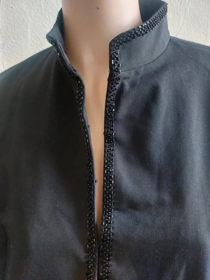 Veste noire élégante avec bordure perlée Taille 44 - photo numéro 3