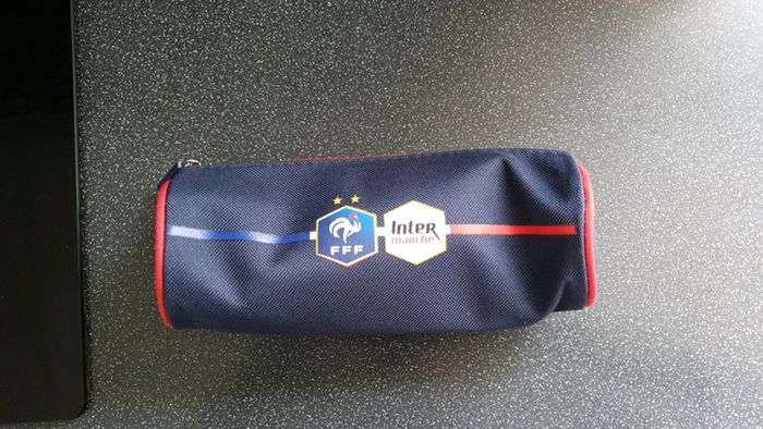 Trousse FFF neuf YY - photo numéro 2