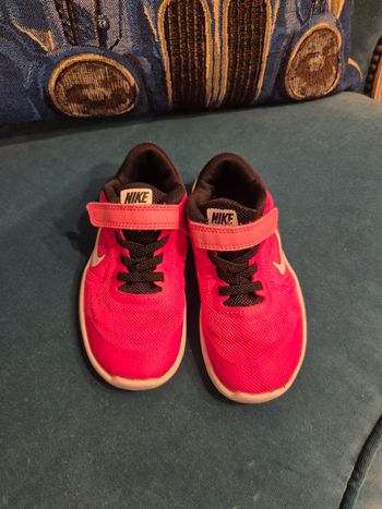 Baskets Nike révolution 3 t.26