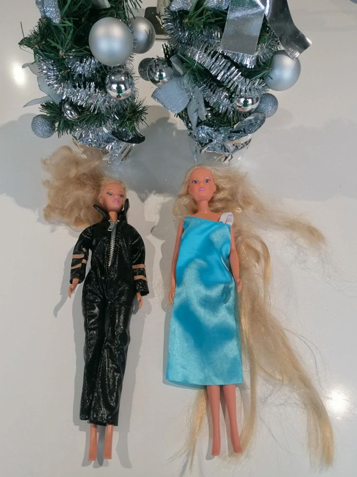Lot 2 barbies 👧🏻