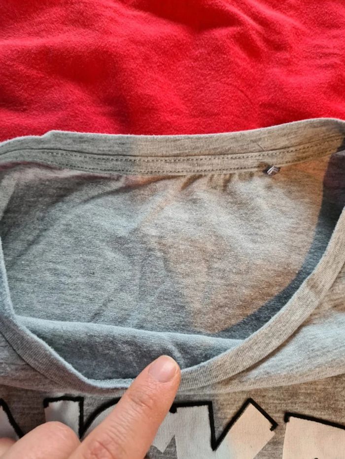 T-shirt disney springfield taille XS - photo numéro 4