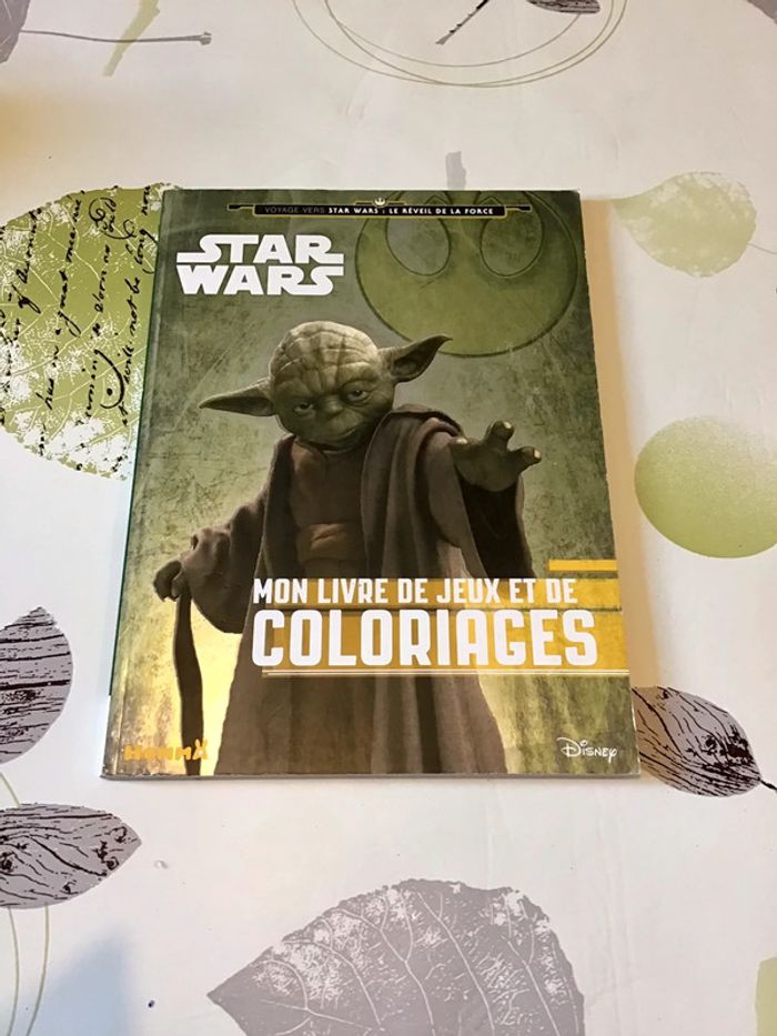 Livre multi activité coloriage jeux Star Wars