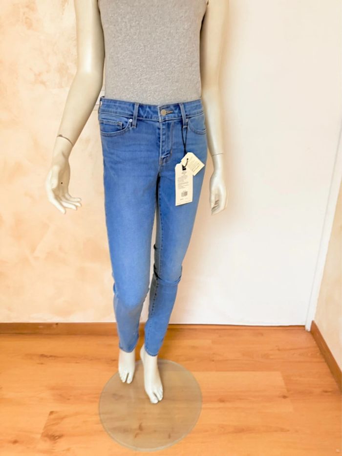 Jean Levi’s 711 Skinny – Taille 28/32 – Bleu clair – Neuf avec étiquette - photo numéro 14