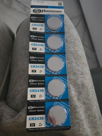 5 Piles CR2430 - neuf