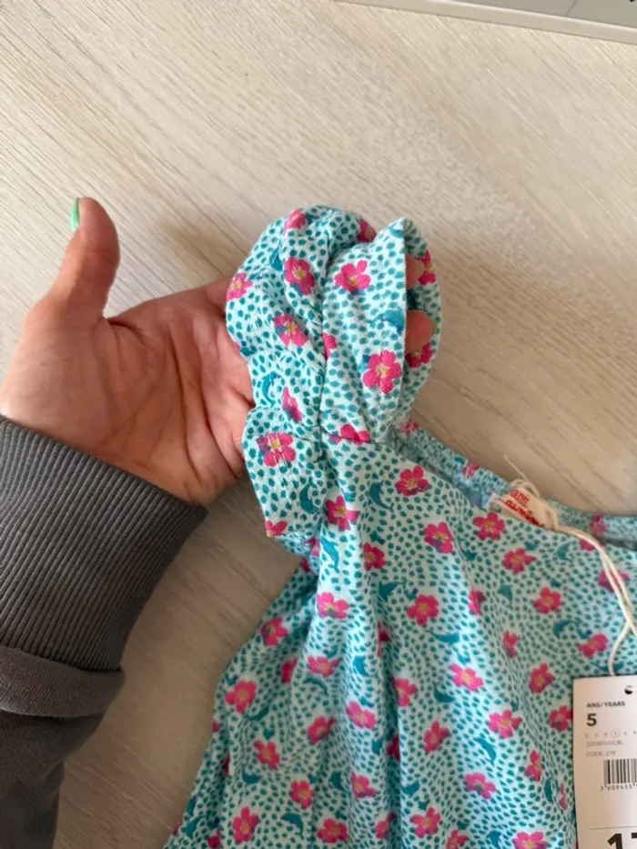 Jolie combi short DPAM 5 ans neuve - photo numéro 3