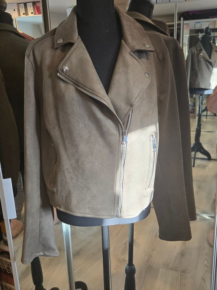 Veste perfecto kaki en suedine 42/44 Primark neuve - photo numéro 2