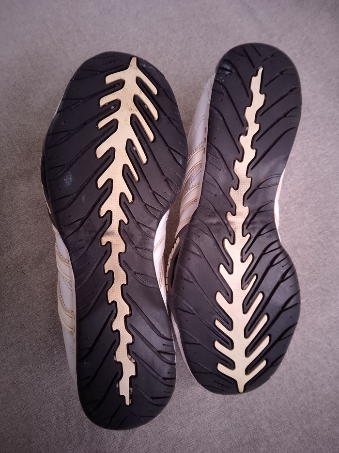 Paire de baskets Adidas Team Original Adi Racer Low Goodyear vintage en très bon état de pointure 37,5, de couleur blanche. - photo numéro 4