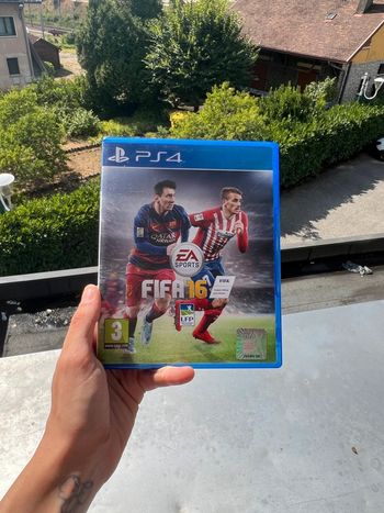 Lot de 2 jeux FIFA playstation 4 FIFA 16 & FIFA 18