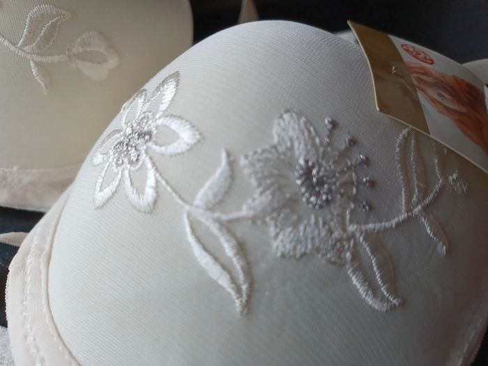 Soutien gorge neuf 90 B - idée cadeau fête des Mères - photo numéro 3