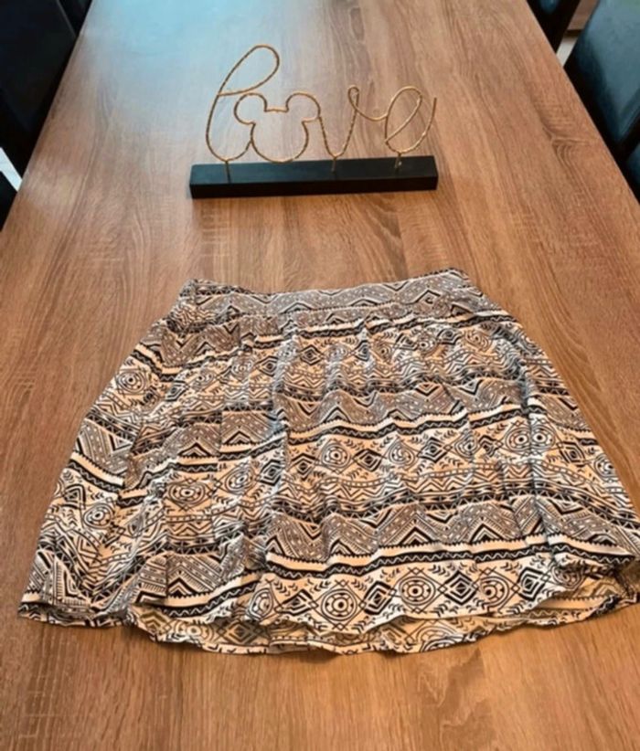 Très jolie jupe à motifs 🥰 patineuse taille 42 mim - photo numéro 3