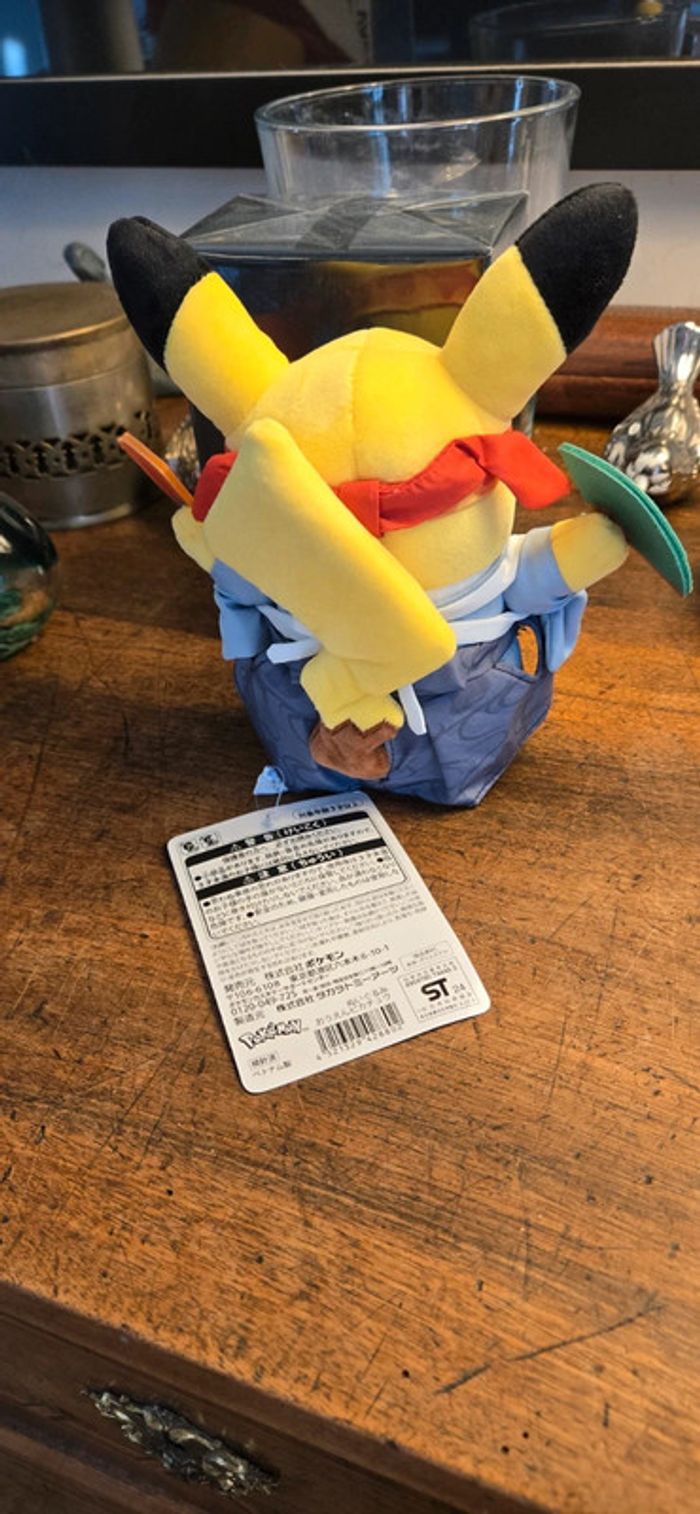 Peluche Pikachu exclu Pokémon Center direct du Japon - photo numéro 3
