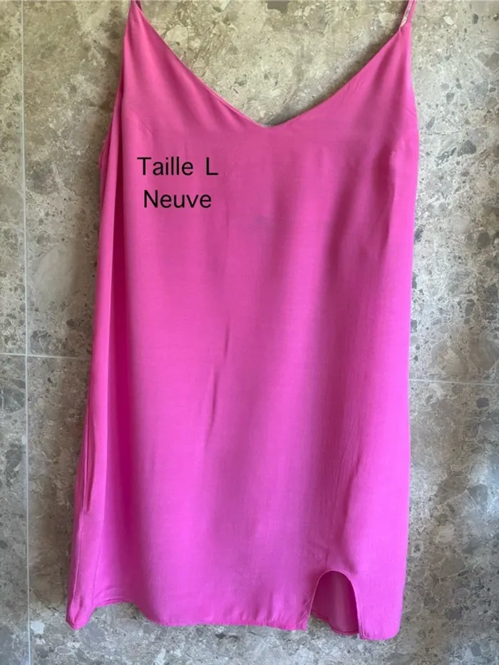 Robe fendue sur le côté Mango