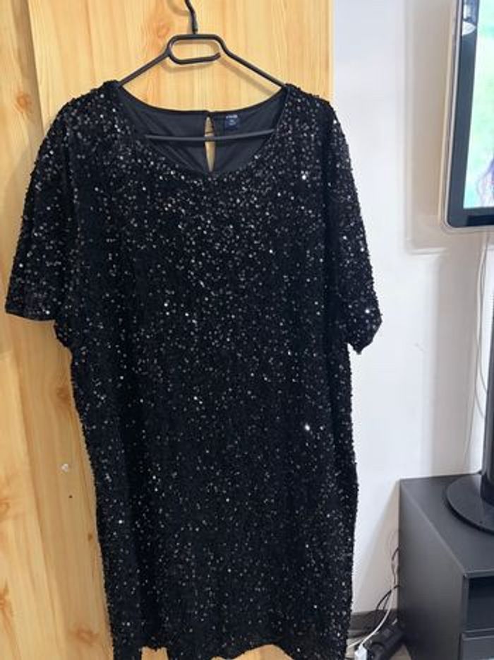 Robe mi longue noir pailletée neuf - photo numéro 3