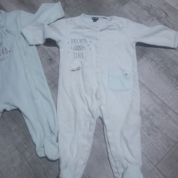Lot 2 pyjama velours mixtes kiabi 12mois - photo numéro 2