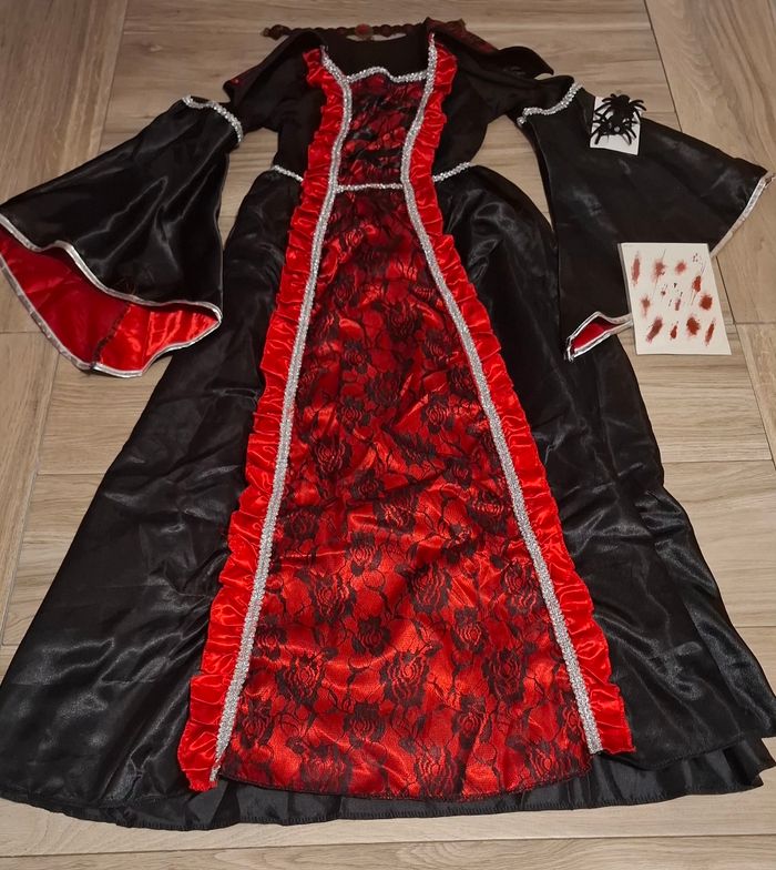 Magnifique ensemble de costume de vampire pour fille avec robe collier et accessoires - photo numéro 1