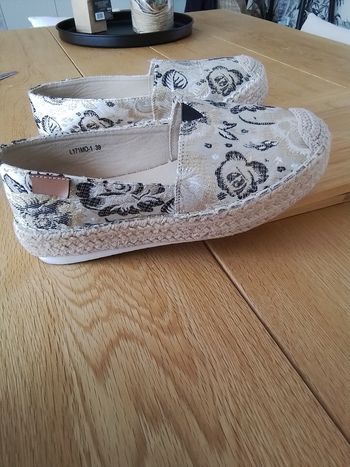 Espadrilles T39 ” Bestelle ”