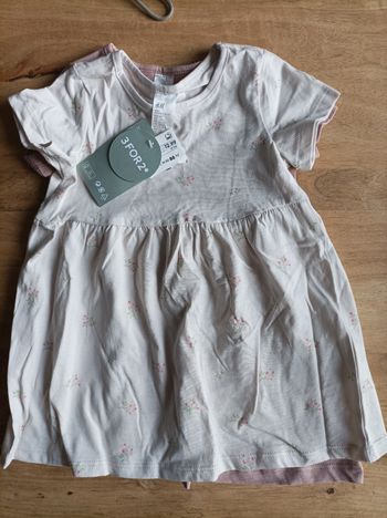 Lot 2 robes neuves 12-18 mois