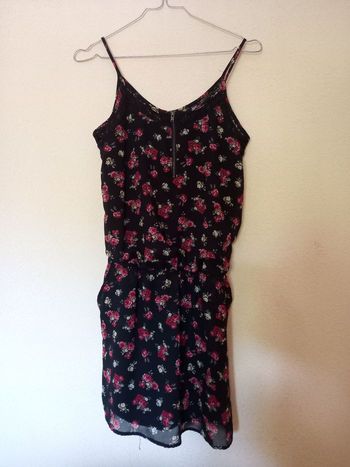Robe noire à fleurs T. 34-36