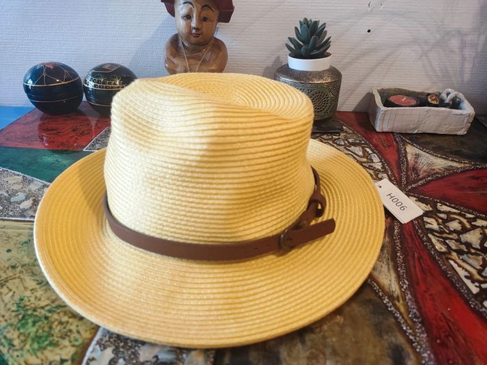 Chapeau de paille neuf