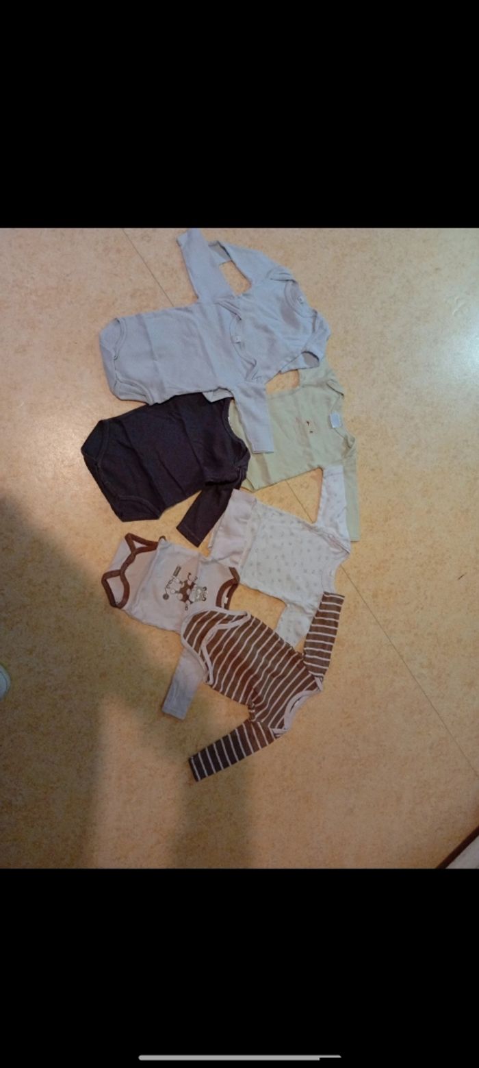 Lot de 7 body taille 6 mois