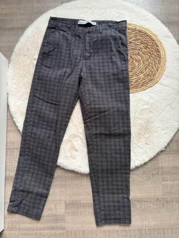 Pantalon à carreaux gris foncé