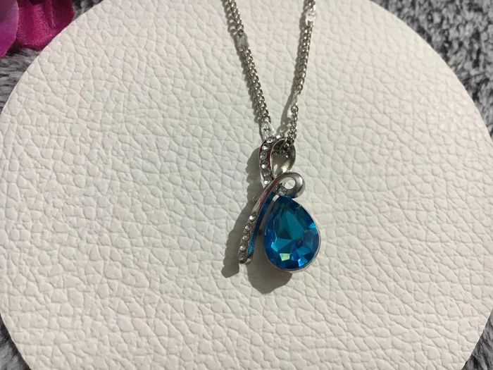 Superbe pendentif fantaisie métal argenté et pierre bleu - photo numéro 2