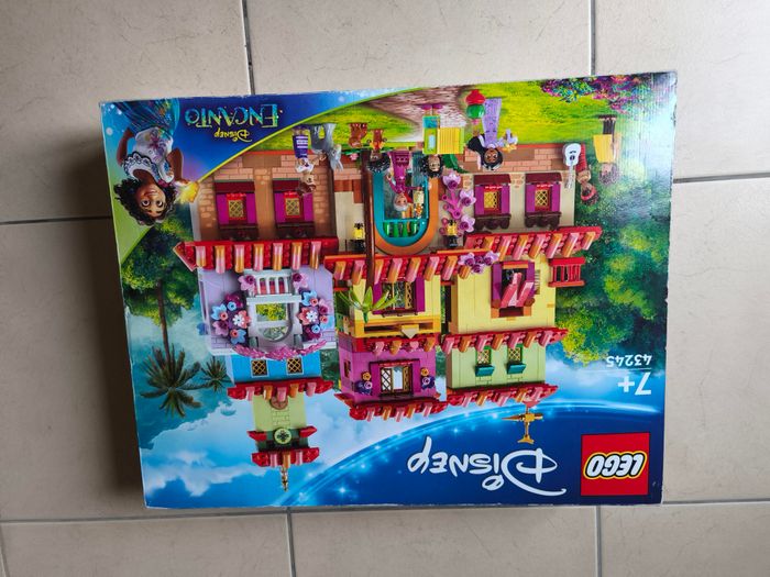 LEGO Disney - La maison magique des Madrigal (43245) - photo numéro 2