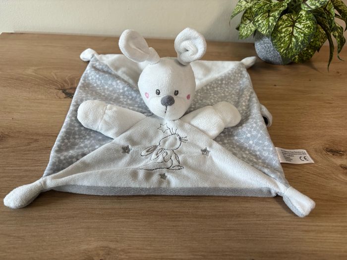 Doudou plat lapin blanc gris étoile argent simba toys