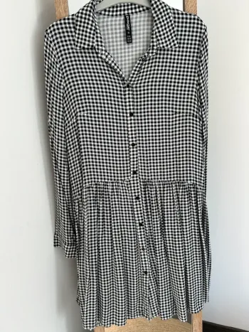 Robe à carreaux noir et blanc
