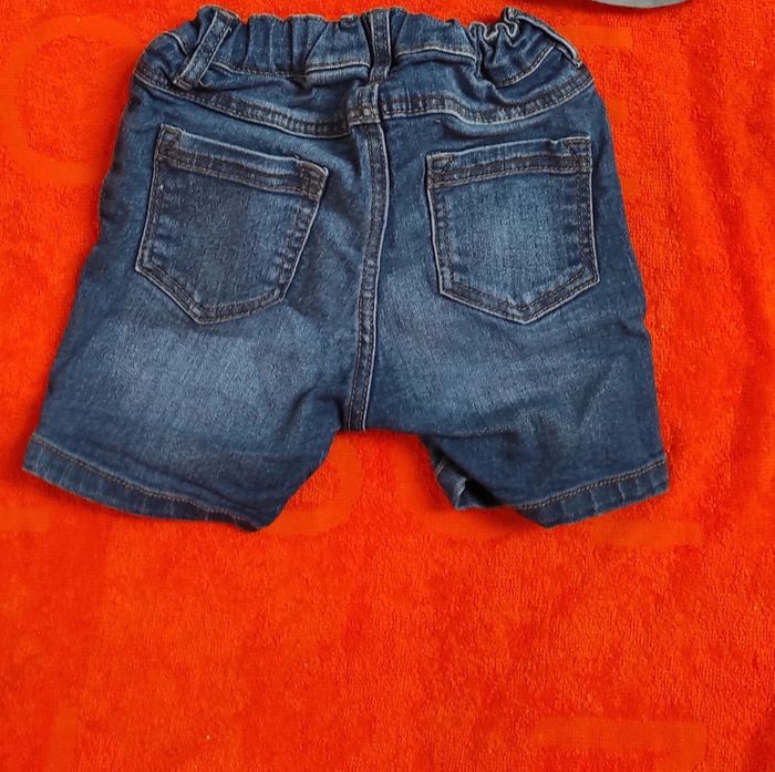Short en jean et tee-shirt H&M 12-18 mois 86 cm - photo numéro 3