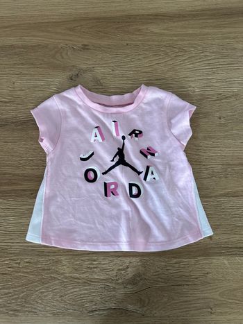 T-Shirt manches courtes Air Jordan bébé fille taille 12 mois 