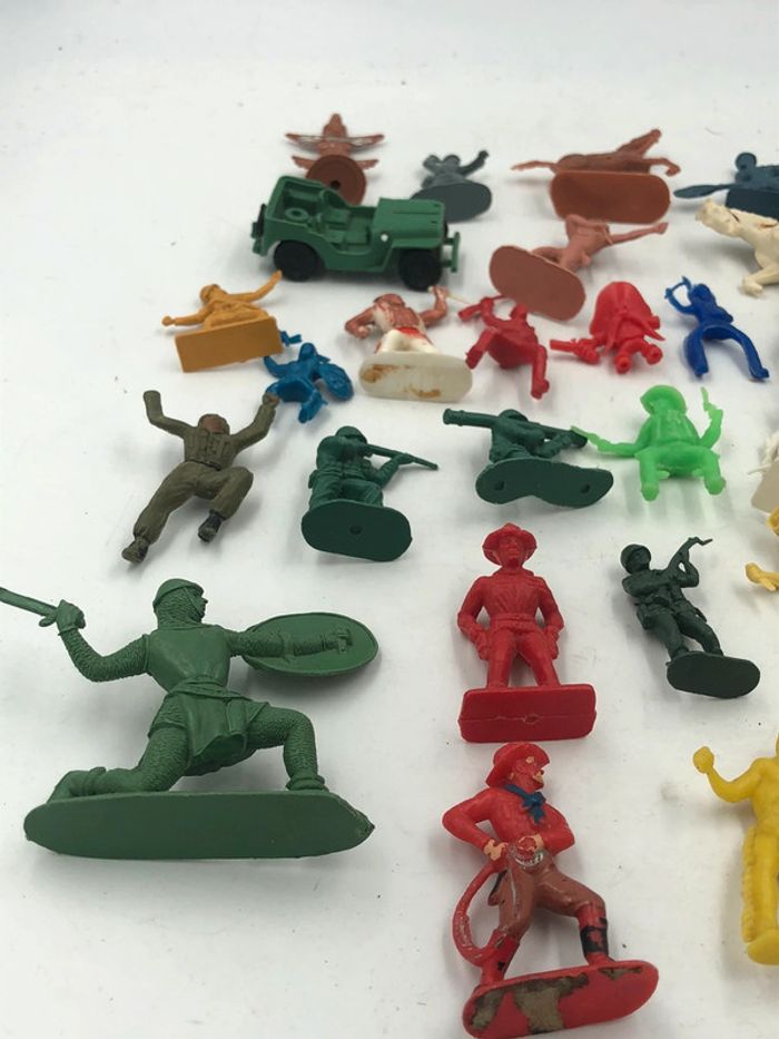 Lot de 33 figurines Soldats divers - photo numéro 4