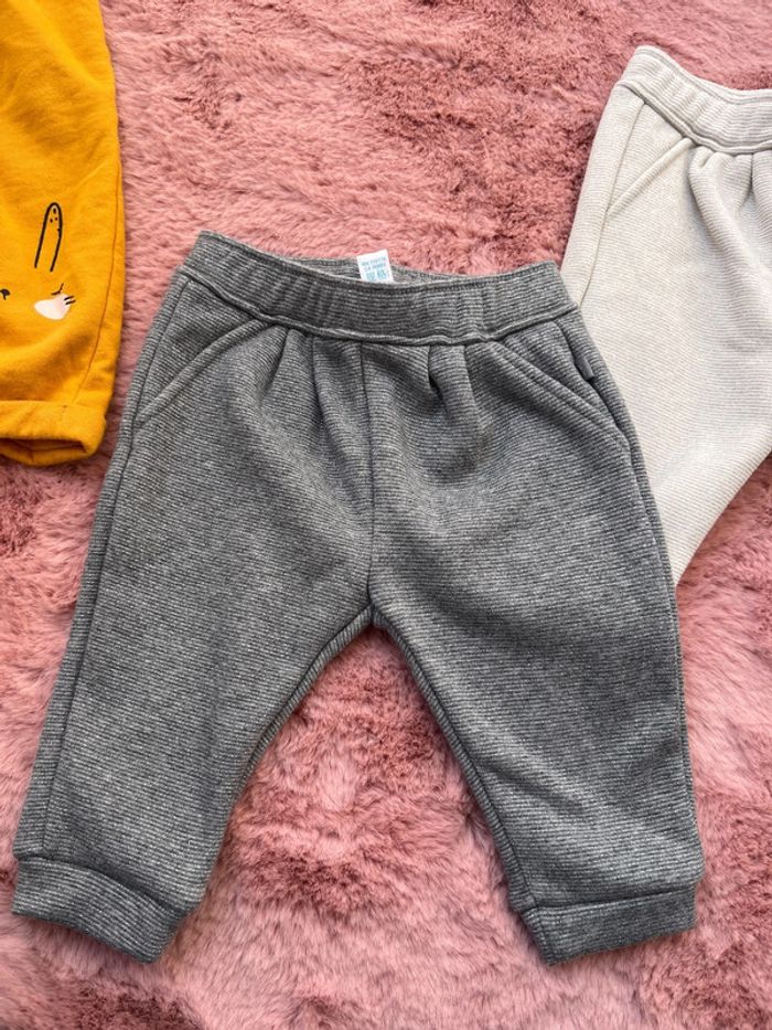 Lot 3 pantalons / jogging bébé fille 6 mois - photo numéro 4