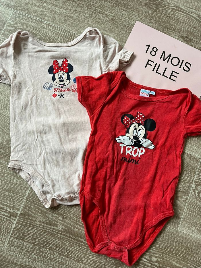Lot bodys Fille 18 mois