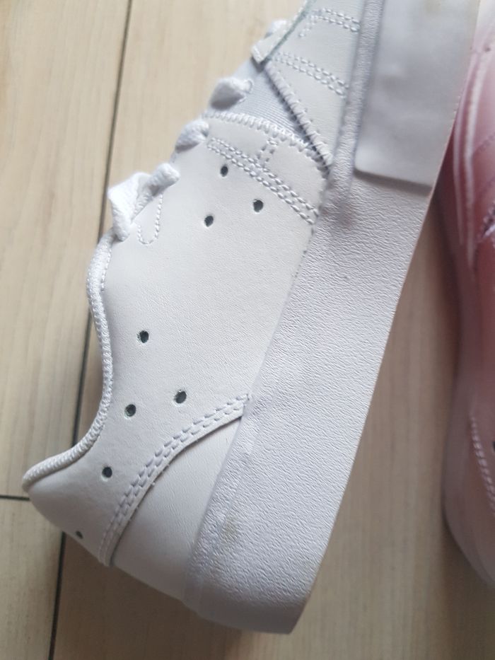 Superbe baskets Jordan blanches pointure 36,5 neuve - photo numéro 7