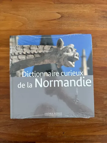Livre, dictionnaire, curieux de la Normandie